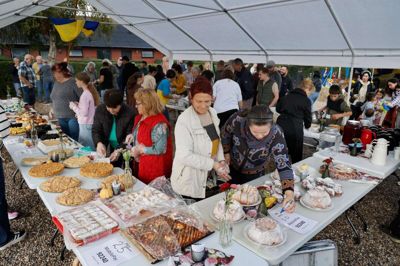 Der var et stort udvalg af ukrainske specialiteter i pavillonteltet ved lørdagens store streetfood-marked. Foto: Henrik Ole Jensen