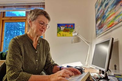 - Når jeg sidder overfor et nyt barn, fortæller jeg dem altid, at der ikke er noget galt med dem, men at deres ører driller dem. De har ofte et lavt selvværd, fordi de udover faglige vanskeligheder kan have svært ved at følge med i de samtaler, der foregår rundt omkring dem, siger lydbehandler Lea Gitz Hansen.
