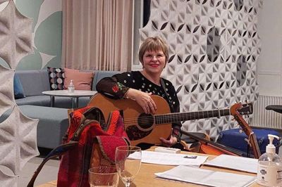 Jeannet Ulrikkesholm gæster Kulturhuset i Engesvang på tirsdag. Foto: Privatfoto
