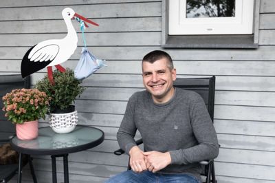 Vadym Behlyi blev far for to uger siden. Han håber, at hans søns fremtid kommer til at finde sted i Danmark. Foto: Linna Grøn
