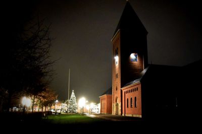 Vi går snart ind i kirkens allertravleste tid. Og nu er der blevet ansat en vikarpræst, som skal arbejde i Ikast og Tulstrup-Faurholt Sogne.