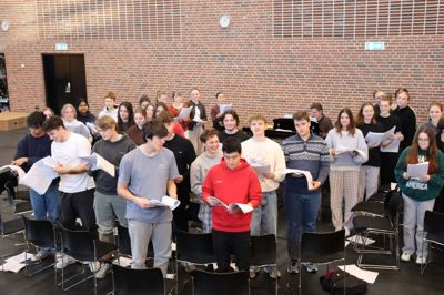 Forberedelserne til årets musical på Ikast-Brande Gymnasium er i fuld gang. Hver weekend frem til premieren søndag 4. februar mødes de 40 medvirkende.