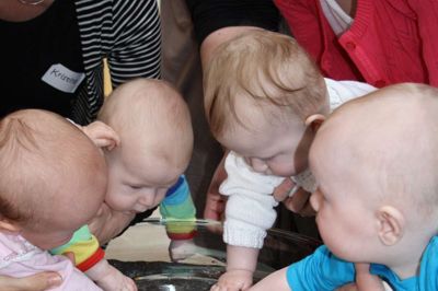Efter nytår er der nye hold med babysalmesang i Ikast Kirke, Fonnesbæk Kirke og Bording Kirke.
