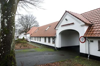 Mandag begyndte retssagen, hvor fem personer er tiltalt for salg og besiddelse af narko på og omkring Udrejsecenter Kærshovedgård. Foto: Tom Laursen