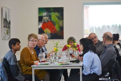Det er efterhånden en tradition med påskemåltid i sognehuset. Foto: Hans Jørgen Hansen