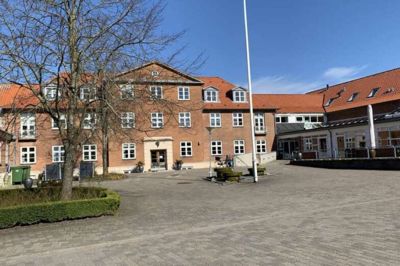 Rolighedsparken er et af de plejecentre i Ikast-Brande, som lige nu råber op om, at personalet kører på de sidste dampe. Ældre Sagen Ikast understreger, at frivillige ikke kan gøre op for besparelser. Foto: Mikkel Korsgaard Christensen