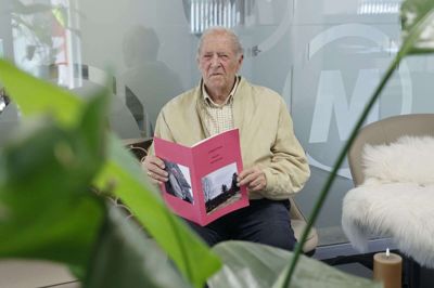 Jøren Lysgaard Mikkelsen er aktuel med en ny bog, som han har skrevet omhandlende egnen med udgangspunkt i iværksætteren og præsten Niels Blicher. Foto: Henrik Ole Jensen