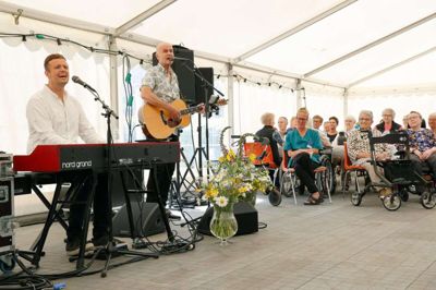 De traditionelle Sommerdage på Kærmindeparken er lige om hjørnet, og succesen med far og søn - Anders Toft Bro og Bent Bro - som underholdning er også en del af dette års program. Foto: Henrik Ole Jensen