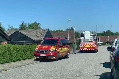 Brand & Redning Midtvest forhindrede branden i redskabskuret i at brede sig til et nabohus. Foto: Mikkel Korsgaard Christensen