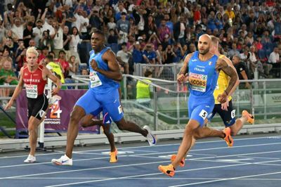 Lokale Simon Hansen (t.v.) spurtede sig til en syvendeplads i EM-finalen på 100 meter. Guldet gik til den olympiske mester, Lamont Marcell Jacobs (t.h.). Foto: Andreas Solaro/ Ritzau Scanpix