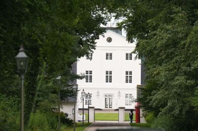Når kongeparret tirsdag kommer til Gråsten, vil det være en fortsættelse af kongehusets tradition med at bruge det sønderjyske slot som sommerresidens. (Arkivfoto).