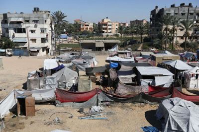 Mange palæstinensere er flygtet til Khan Younis og andre områder i den sydlige del af Gazastriben som følge af Israels operationer nordpå. Nu beder IDF alle i den østlige del af Khan Younis om at forlade området. (Arkivfoto).