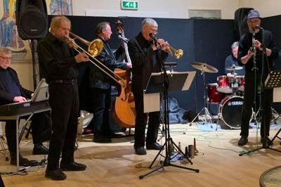 Hot & Sweet jazz Band indleder efterårets jazz-sæson i Engesvang. Foto: Privatfoto