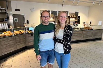 Ægteparret Cecilie Lorentzen og Marcus Thee Elmholdt glæder sig over at have overtaget Nørgaards Bageri, som fremover kommer til at hedde Byens Bager - Brande.