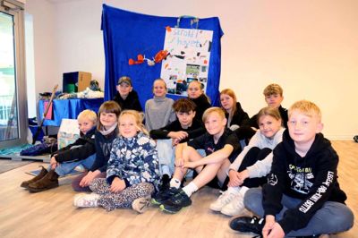 3.-,4.-, 5.- og 6. klasse fra Isenvad Skole har i fællesskab brugt en uge på at blive klogere på »havfald« og har blandt andet lavet en udstilling i Strøgcentret. Foto: Laila Kempel