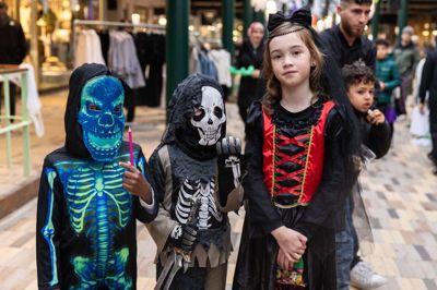 Det bliver en fest for børnene på fredag, når det igen er tid til halloween-fest i Strøgcentret.