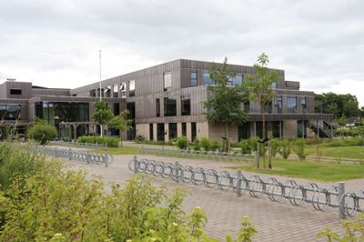 Det er blandt andre eleverne på folkeskolen Artium, der får glæde af de nye trafiksikkerhedsforbedringer i Brande.