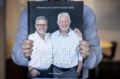 Den nye bog kan blandt andet købes på Lokalhistorisk Arkiv i Ikast. Foto: Malene Korsgaard