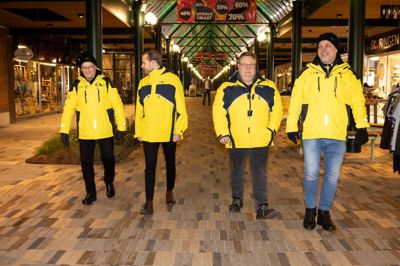 Når Natteravnene i Ikast er på tur, er Strøgcentret altid en fast del af ruten. Fra venstre ses Carsten Dalgaard, Mikkel Korsgaard Christensen, Alex Iversen og Jean Darly.