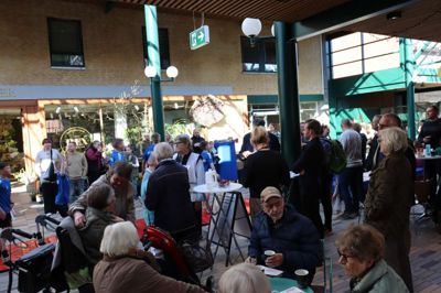 Der var stopfyldt i Ikasts bymidte, da der søndag var inviteret til forårsmesse.