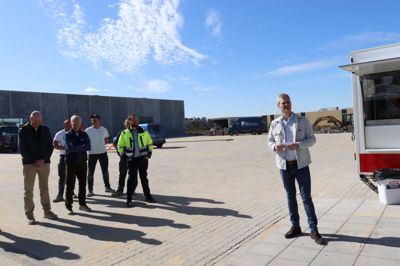 Alt kører snorlige - lige efter planen, afslørede projektdirektør Anders Bech Mathiesen fra totalentreprenør Daugaard Pedersen ved rejsegildet for de tre nye butikker i sydbyen, tirsdag middag.