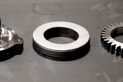 Går man på Niebuhr Gears hjemmeside ses fem typer tandhjul fremhævet: Cylindriske tandhjul, Heavy Duty Tandhjul, Snekker og snekkehjul, koniske tandhjul og spiralkoniske tandhjul. Jubilaren Kandeepan Murugiah elsker alle former for tandhjul.