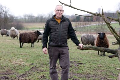 Leif Nørgaard regner med at blive boende på Visgaard i mindst ti år endnu. Det er hans hjem, og der er han tæt på naturen.