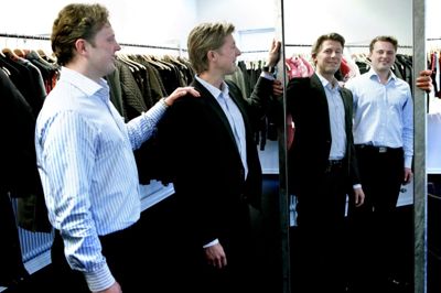 Direktionen i Thygesen Fabrics, brødrene Jens og Morten Thygesen, må notere et minus i moderkoncernen. Foto: Henrik Ole Jensen