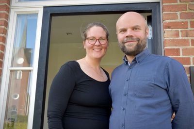 <em id="emphasis">Nanna og Thomas Forum Lollike har været præstefamilie i Isenvad siden februar.</em>