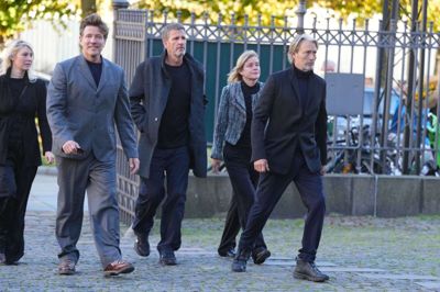 Jørgen Leth bisættes Filminstruktører og skuespiller mødte også op til Jørgen Leths bisættelsen. Fra venstre ses her Helene Reingaard Neumann, Thomas Vinterberg, Anders Thomas Jensen, Line Kruse og Mads Mikkelsen. Liselotte Sabroe/Ritzau Scanpix