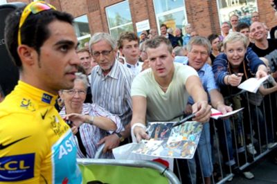 Alberto Contador til et tidligere gadeløb får selskab af sin holdkammerat Jesus Hernandez i år. Foto: Tom Laursen