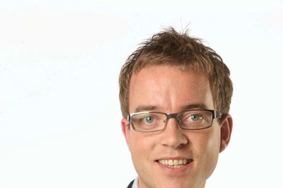 Samfundsdebattøren Esben Lunde Larsen (V) kommer til Ikast. PR-foto