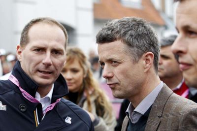 Flemming Hansen. Løbsdirektør Michele Acquarone (tv.) ses her sammen med Kronprinsen under Giroen i Herning.