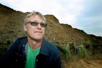 Arkæolog Martin Winther Olesen er her fotograferet på en udgravning i Snejbjerg.