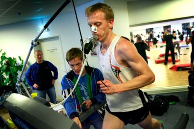 Flemming Hansen. Systematiske test af eliteidrætsudøvere kan være med til at forbedre deres træning og dermed deres præstationer. Her ses Niels Hartvig fra Herning Løbeklub.