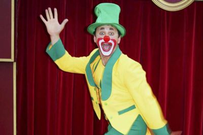 PR-foto. Klovnen Gulio fra Cirkus Maskot kan opleves i Kibæk på mandag.