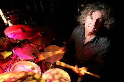 Tom laursen. Trommeslageren fra Slade, Don Powel, er med i revyen