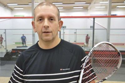 PR-foto. Den tidligere engelske topspiller Lew Marsden, der nu er træner i Hammerum-klubben SG92, skal være med til at promovere squash-sporten i Danmark.