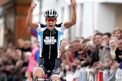 Tom Laursen. Årets største succes for Blue Water Cycling: Mark Sehested Pedersen vandt Handelsbanken Gadeløbet i Herning.