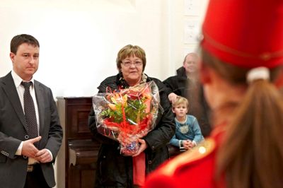 Vagn Kristensen, formand for Herning Garden, kunne i går præsentere 1. viceborgmester Birgit Jonassen som gardens nye administrative bedstemor.
