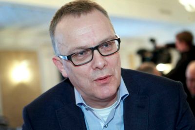 Flemming Hansen. Knud Weis får stadig en fremtrædende rolle, da han er ansat som Herning-direktør i det fortsættende selskab.