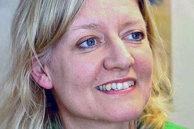 Kim Kristensen. Anne Marie Donslund, forfatteren og underviseren, der er født og opvokset i Ikast, er en af dem, kursisterne kan møde.