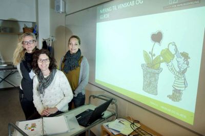 Tom Laursen. De er tre sundhedsplejersker og undervisere på kurset. Fra venstre er det Vibeke Schultz, Lisbeth Jefsen og Jeannet Møller Holdt