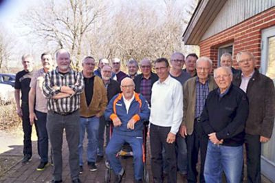 Picasa. Der blev taget gruppefoto, da de tidligere busfabriks-ansatte var samlet
