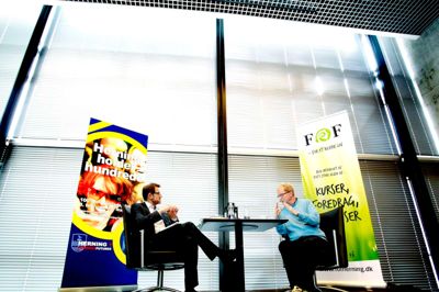 Henrik Ole Jensen. Håndboldherrernes landstræner, Ulrik Wilbek, var i går den fjerde hovedperson, som blev interviewet af Helge Sander i foredragsrækken om Hernings dna.