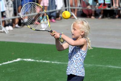Flemming Hansen. Der bliver rig mulighed for at svinge ketsjere, når der lørdag er badminton- og tenniskonkurrencer på Torvet