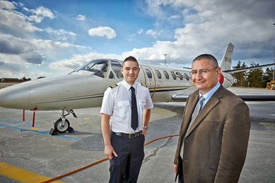 Ole Mortensen. Christian Olsen (th.), som er administrerende direktør og stifter af Jutland Jets, kan melde om en fornuftig take-off.