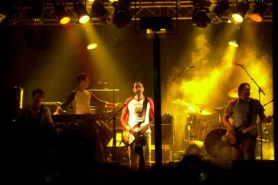 Flemming Hansen. Året er 2001. De fire Lind-drenge i Inside the Whale holdt deres afskedskoncert på Torvet i Herning. Nu 12 år efter er de samlet igen. Det er i morgen aften, som det store scoop ved finalen i festligholdelsen af Hernings 100-årsjubilæum som købstad.