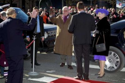 Henrik Ole Jensen. Masser af mennesker tog imod de royale gæster på Torvet