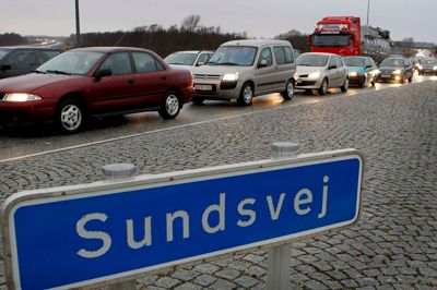 Henrik Ole Jensen. Morgentrafikken i rundkørslen er et mareridt - og har været det lige siden motorvejens åbning i 2006. Nu ser det endelig ud til, at der sker noget i sagen.